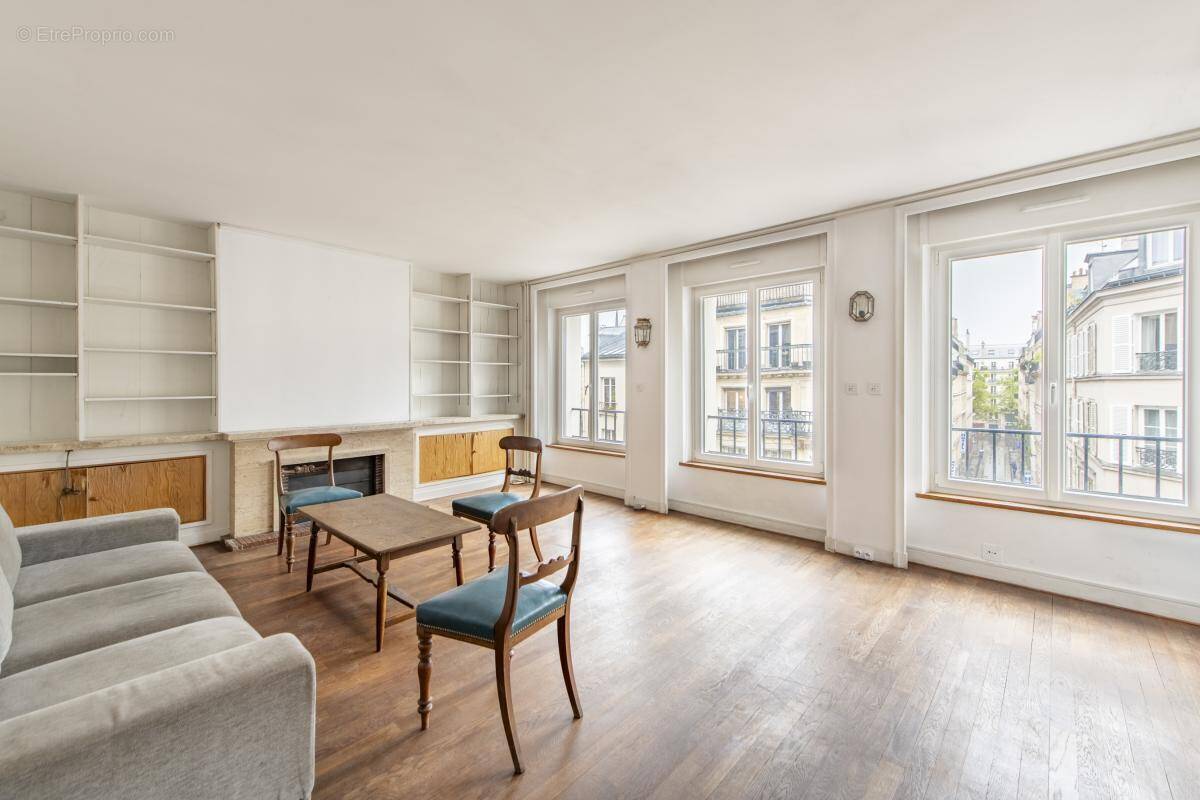 Appartement à PARIS-10E