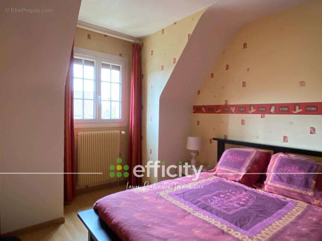 Maison à CHEVRY-COSSIGNY