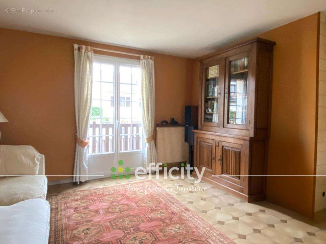 Maison à CHEVRY-COSSIGNY