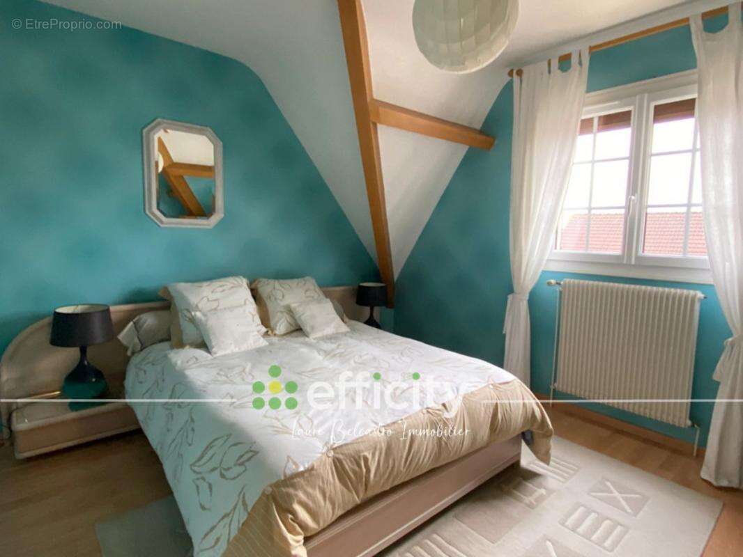 Maison à CHEVRY-COSSIGNY