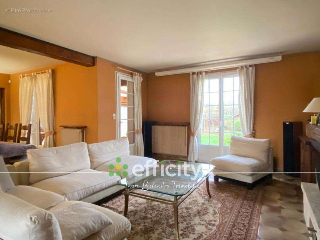 Maison à CHEVRY-COSSIGNY