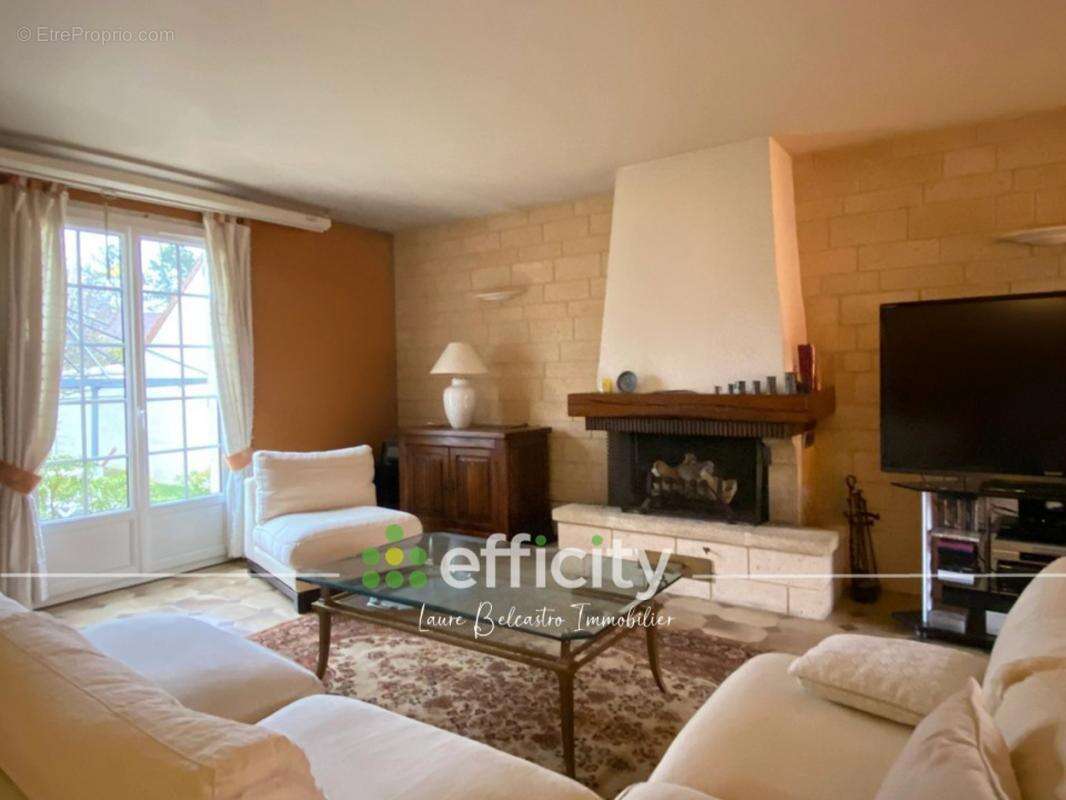 Maison à CHEVRY-COSSIGNY