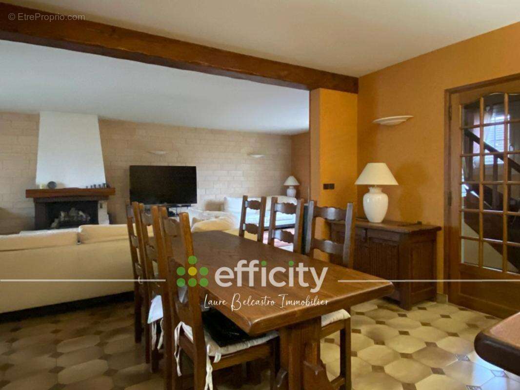 Maison à CHEVRY-COSSIGNY