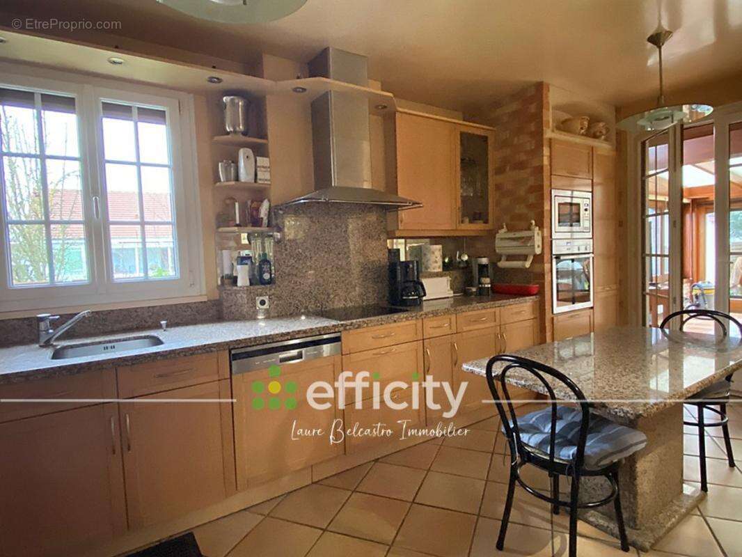 Maison à CHEVRY-COSSIGNY