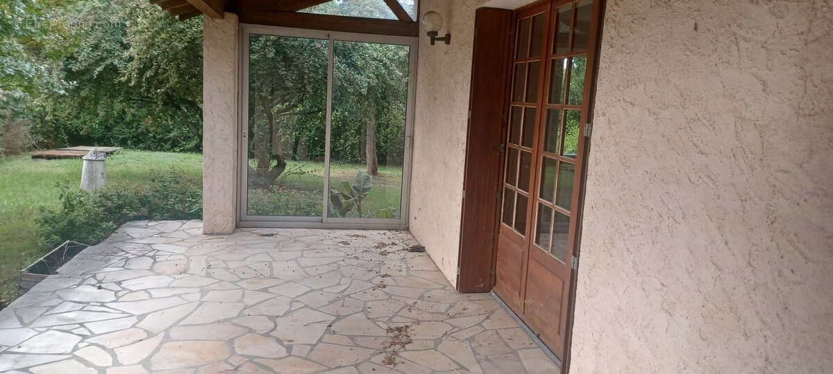 Maison à SAINT-NAZAIRE-DE-VALENTANE