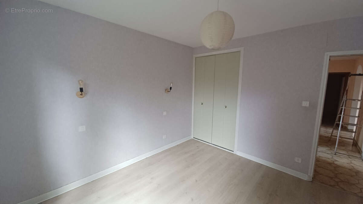 Maison à SAINT-NAZAIRE-DE-VALENTANE