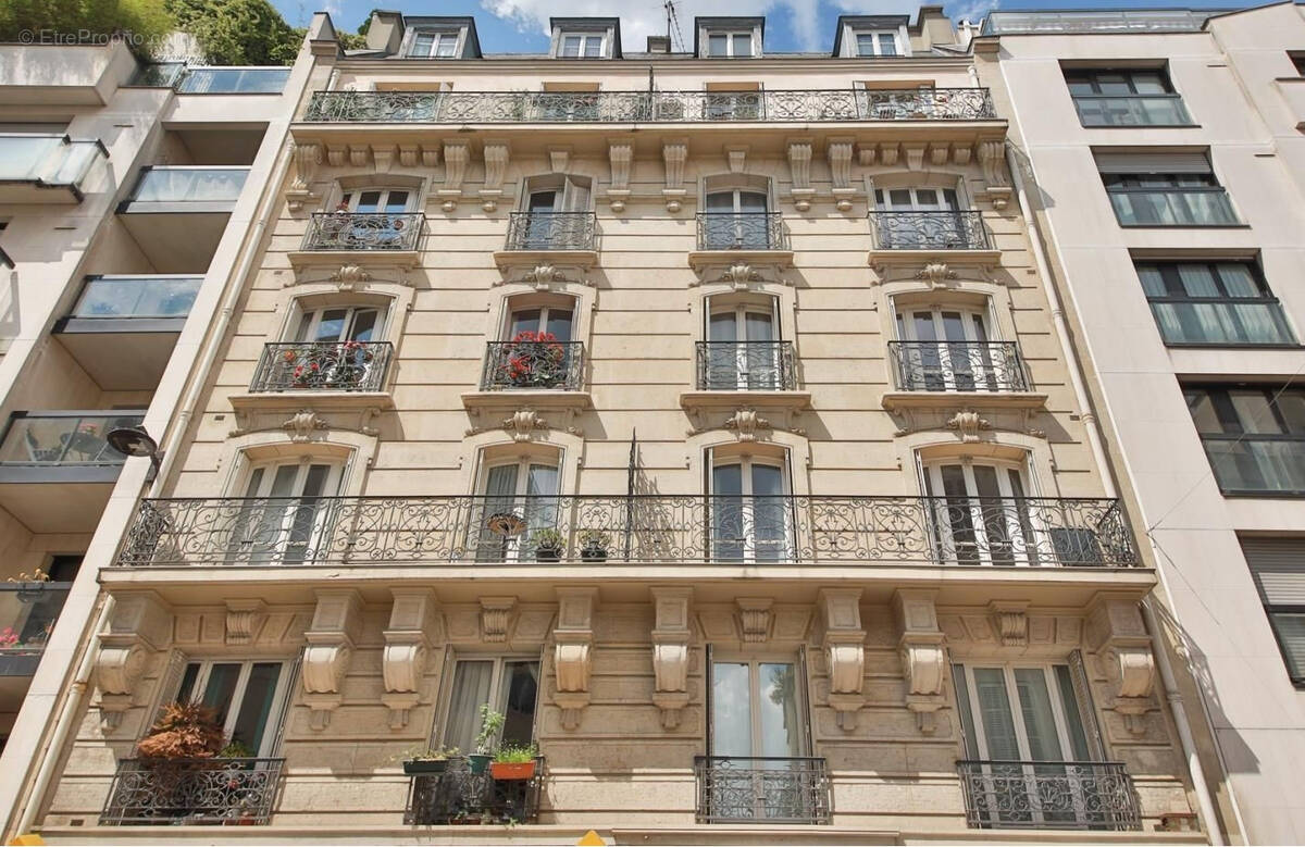 Appartement à PARIS-14E