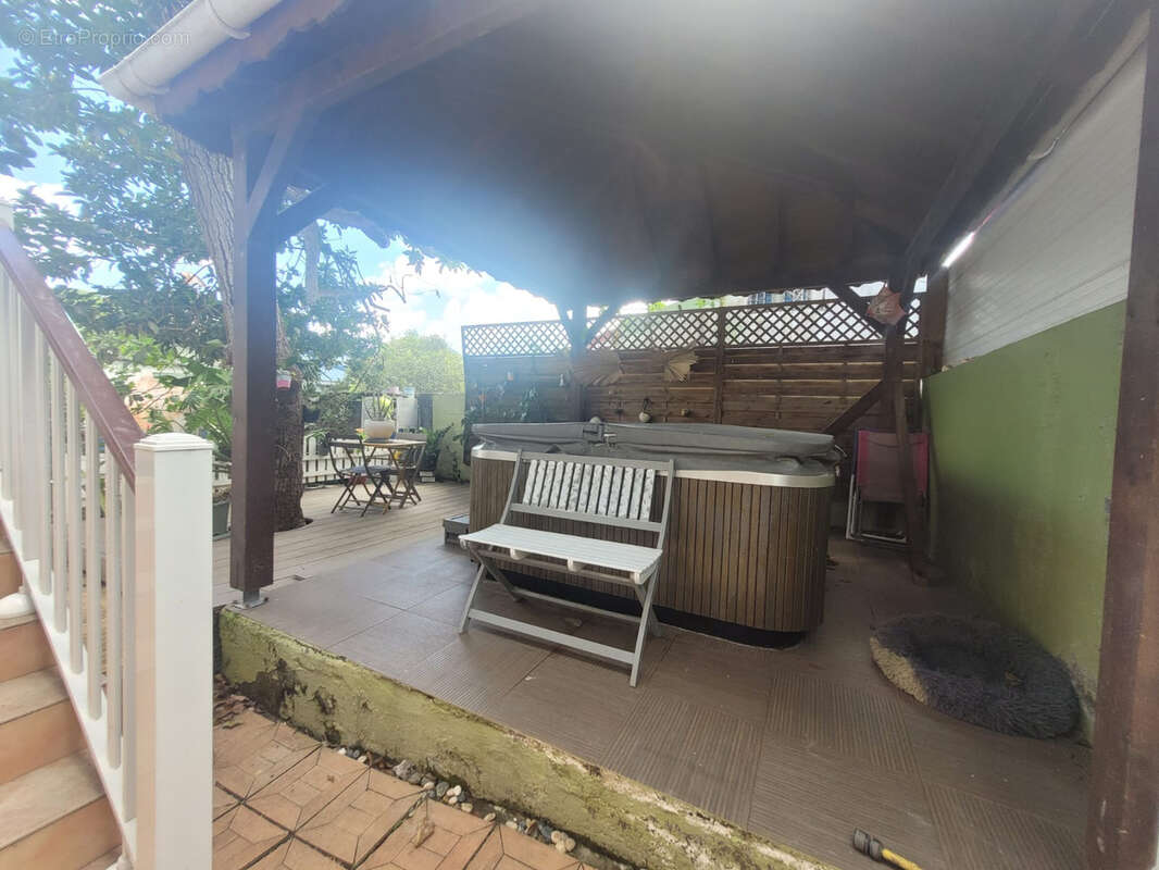 Maison à BAIE-MAHAULT