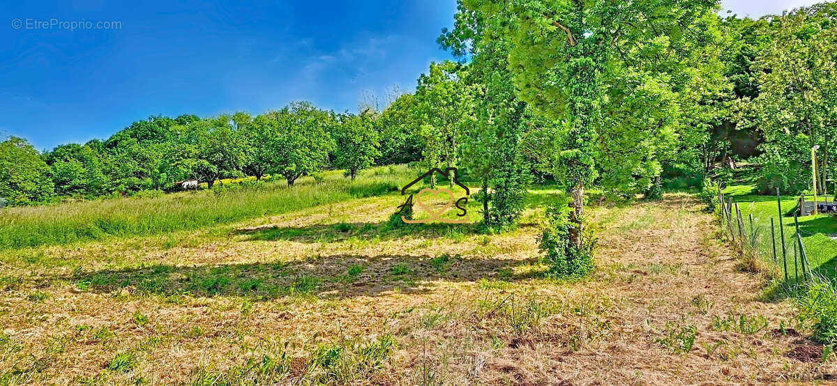 Terrain à SAINT-GEORGES-SUR-ALLIER