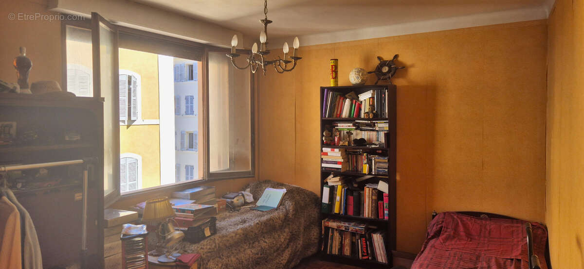 Appartement à MARSEILLE-1E