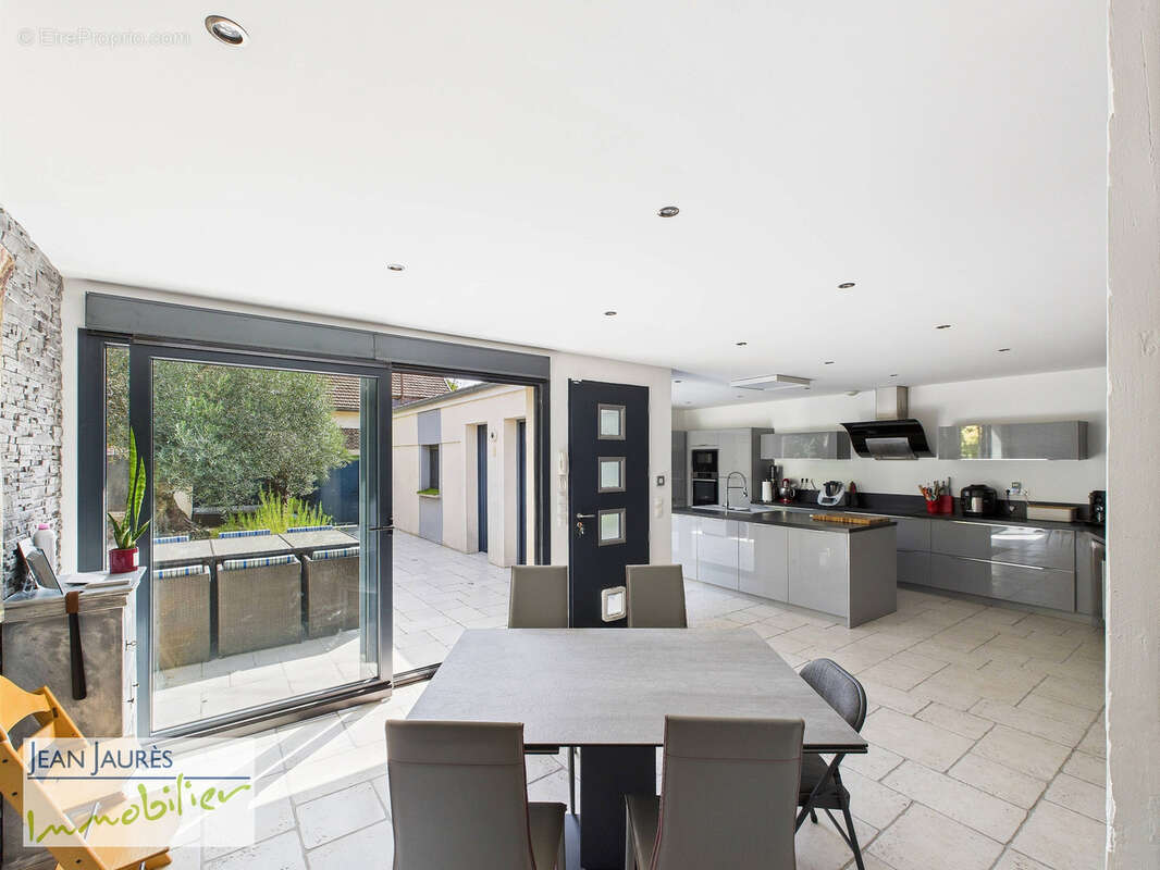 Autre à SAINTE-SAVINE