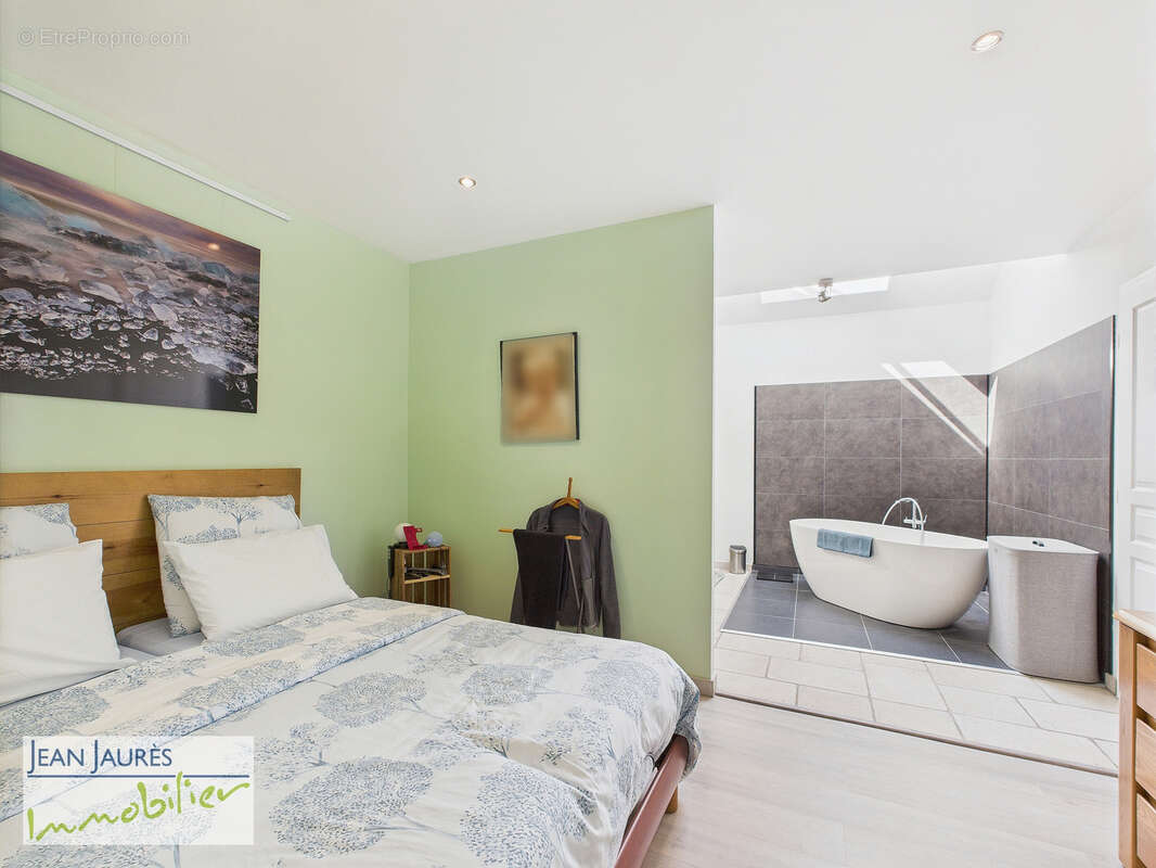 Autre à SAINTE-SAVINE