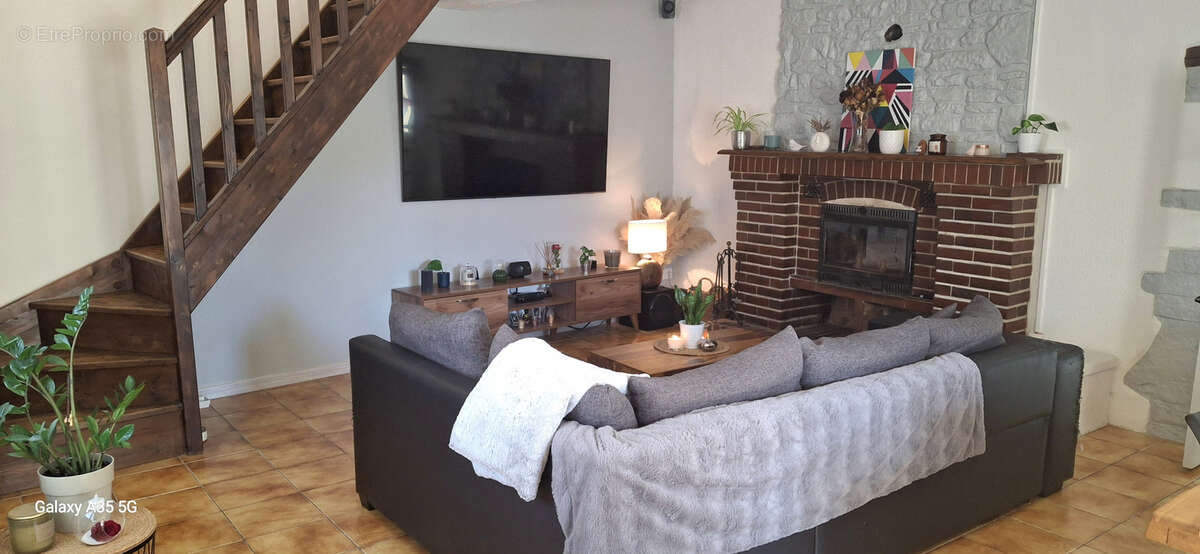 Maison à FLEURY-LA-VALLEE