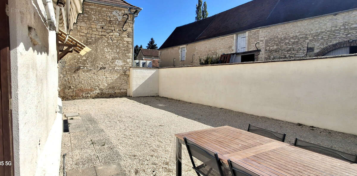 Maison à FLEURY-LA-VALLEE