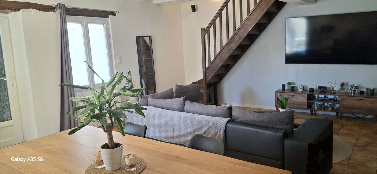 Maison à FLEURY-LA-VALLEE