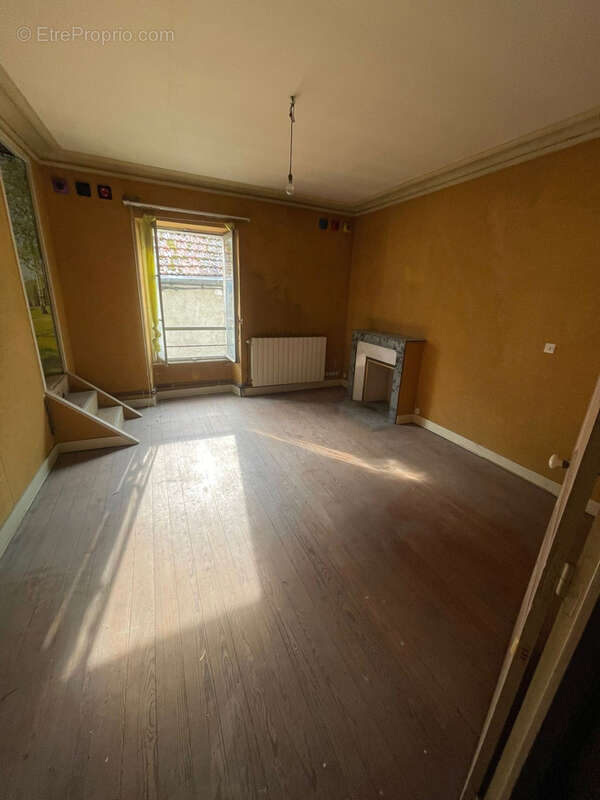 Maison à SAINT-SATUR