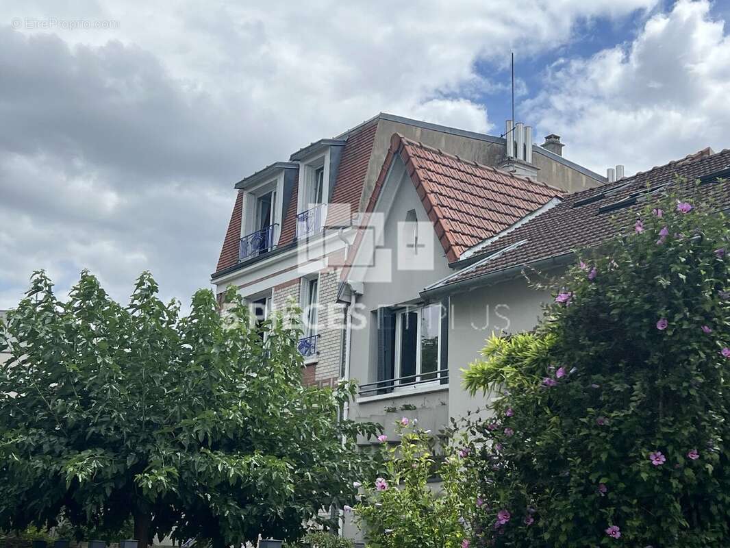 Maison à SURESNES