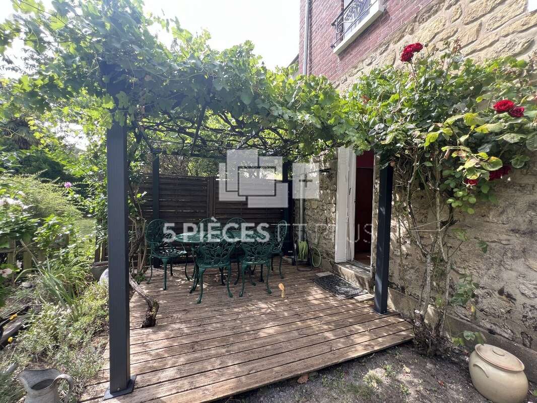 Maison à SURESNES