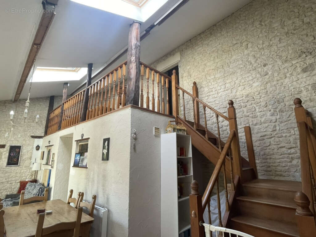 Maison à LOIRE-SUR-NIE