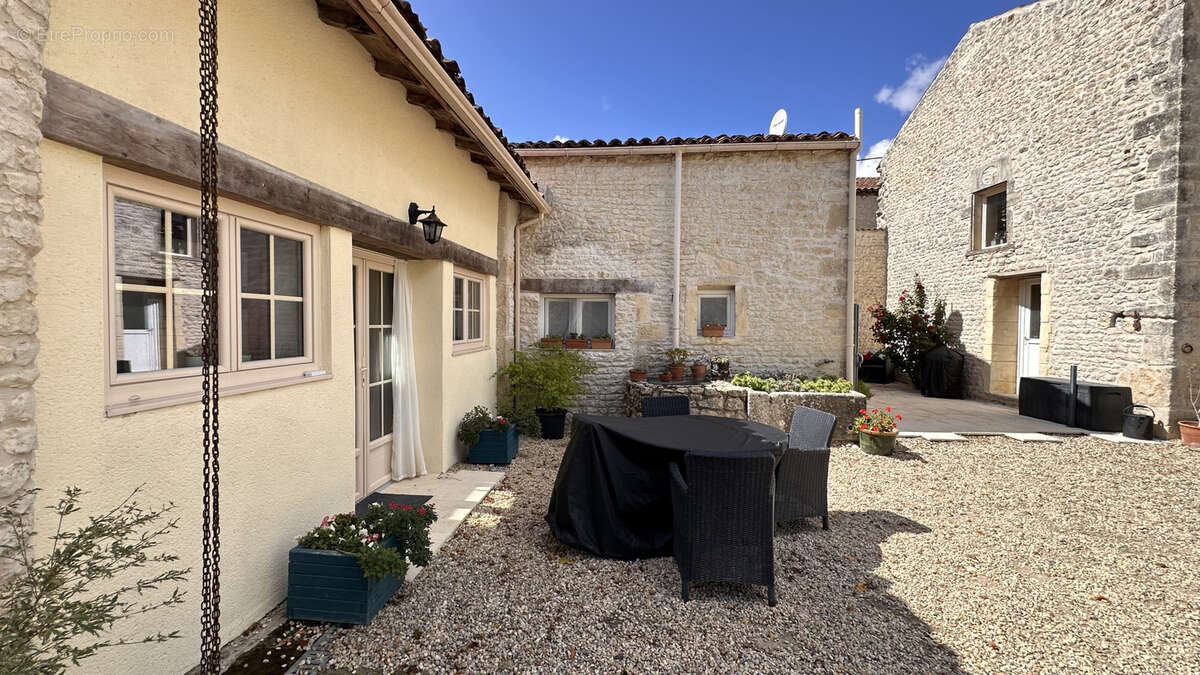 Maison à LOIRE-SUR-NIE