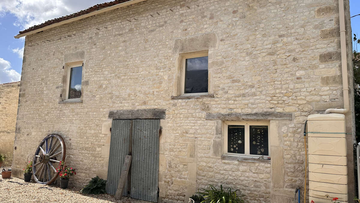 Maison à LOIRE-SUR-NIE