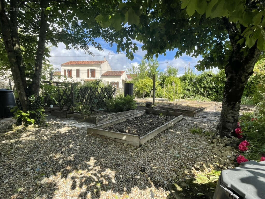 Maison à LOIRE-SUR-NIE