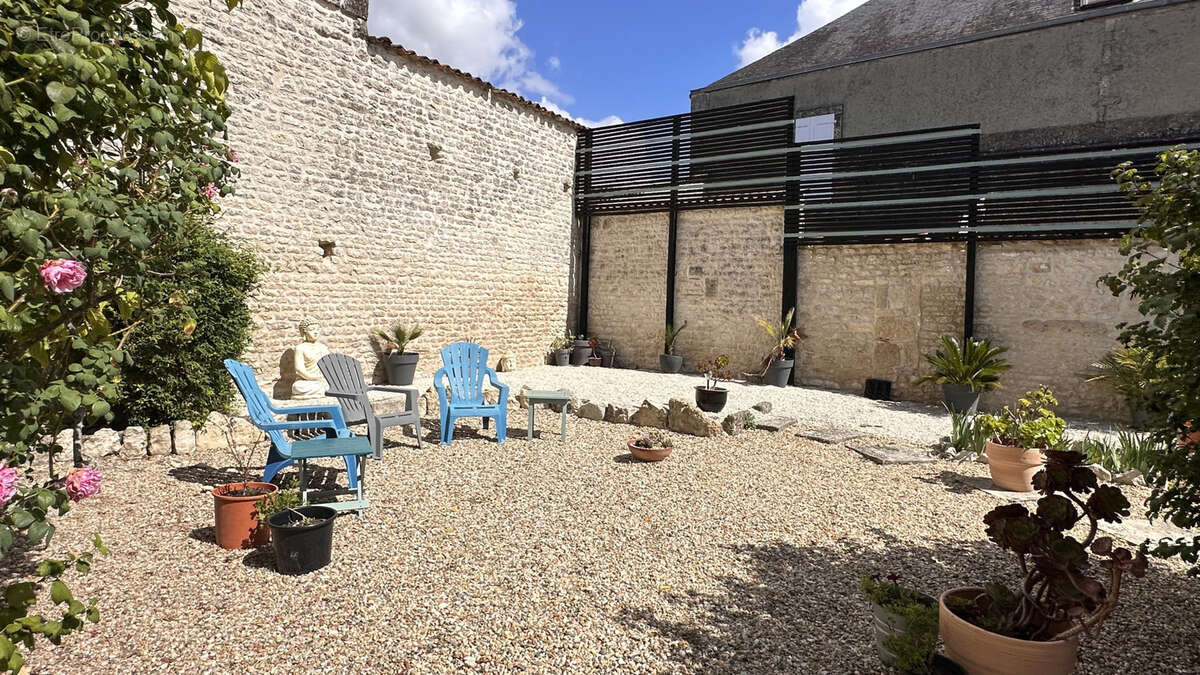 Maison à LOIRE-SUR-NIE