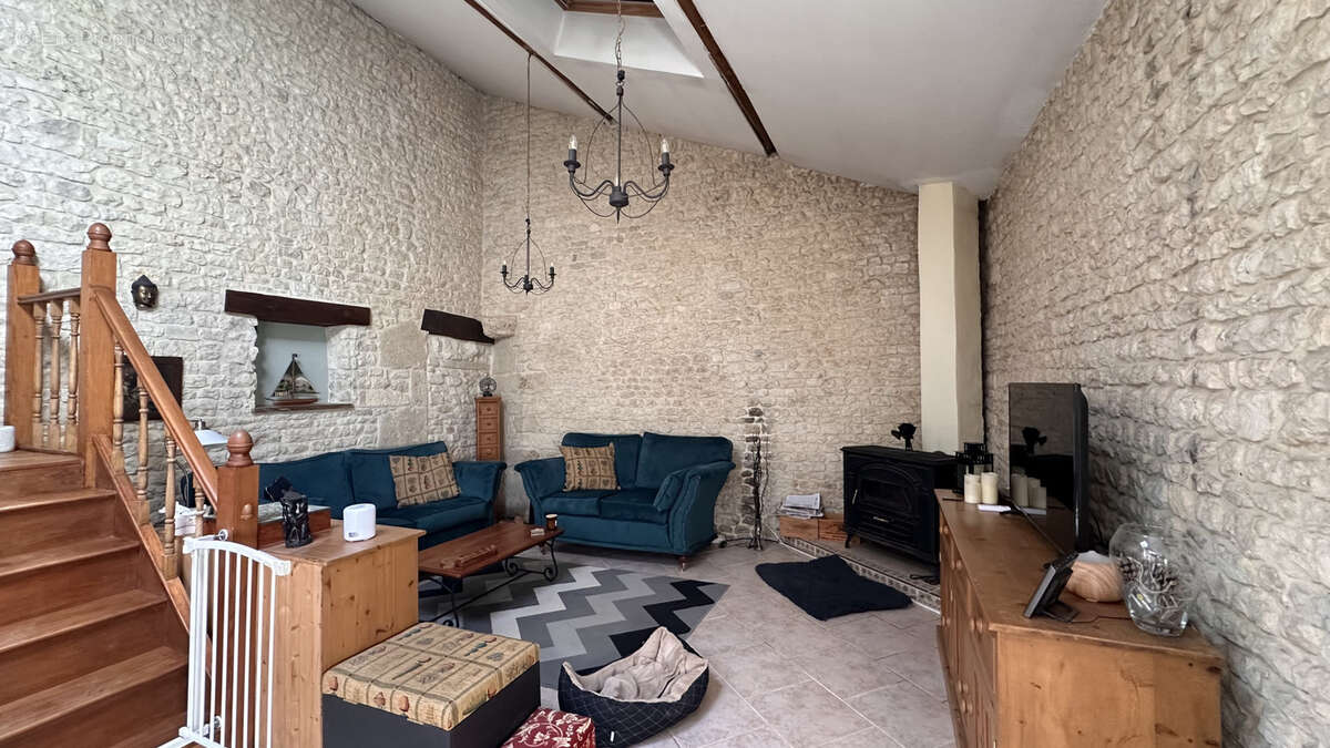 Maison à LOIRE-SUR-NIE