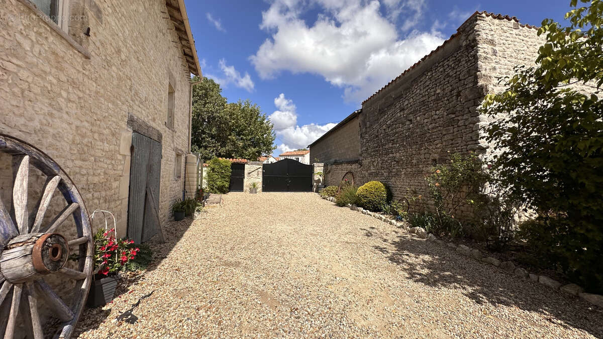 Maison à LOIRE-SUR-NIE