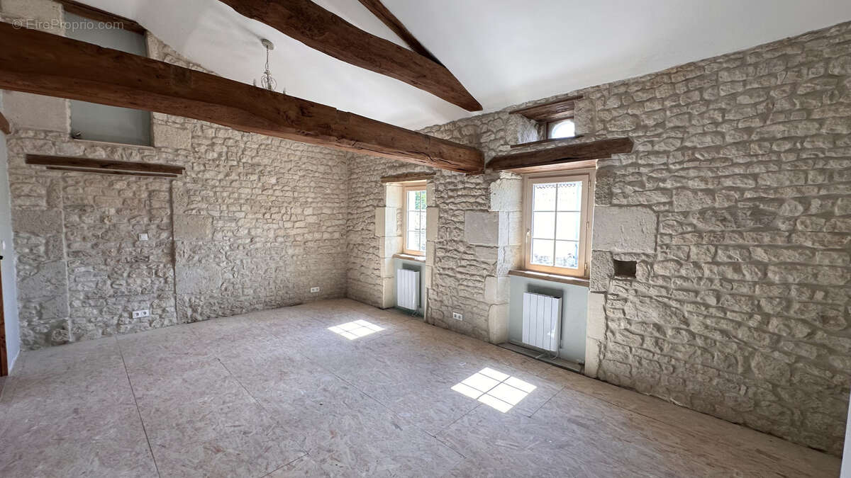 Maison à LOIRE-SUR-NIE