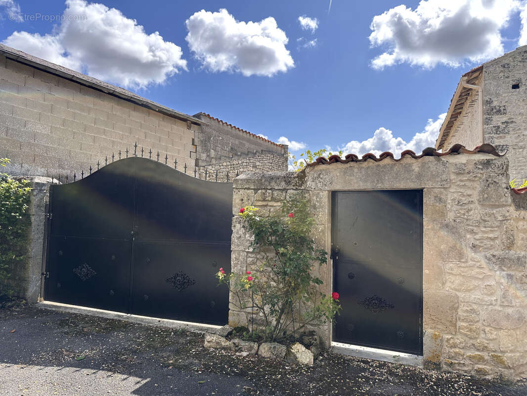 Maison à LOIRE-SUR-NIE