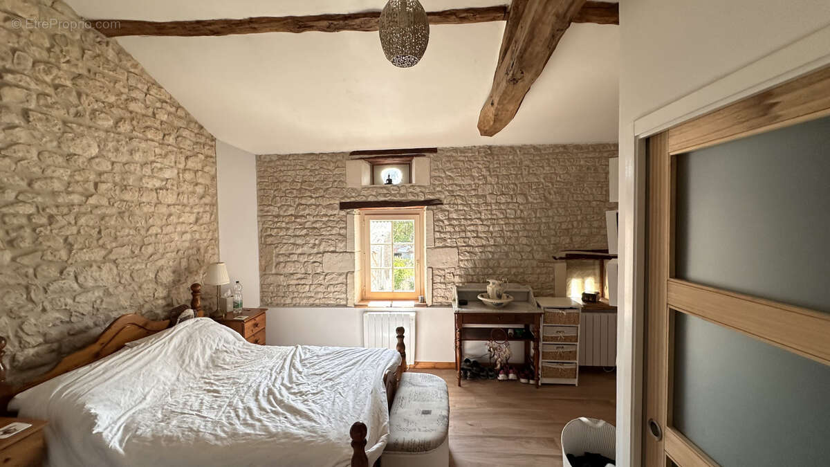 Maison à LOIRE-SUR-NIE