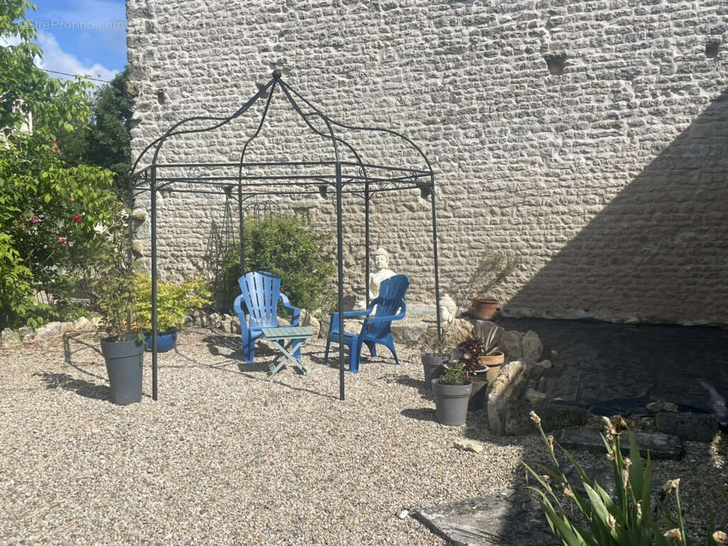 Maison à LOIRE-SUR-NIE