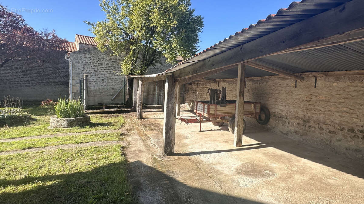 Maison à LA CROIX-COMTESSE