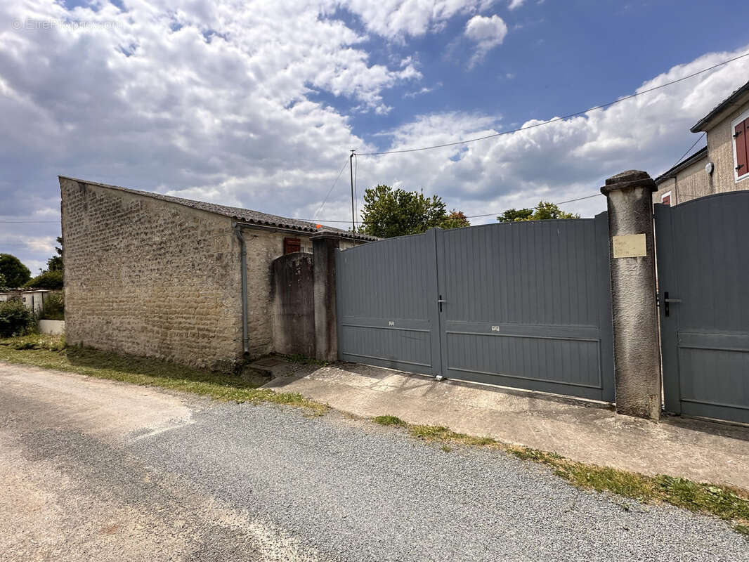 Maison à LA CROIX-COMTESSE