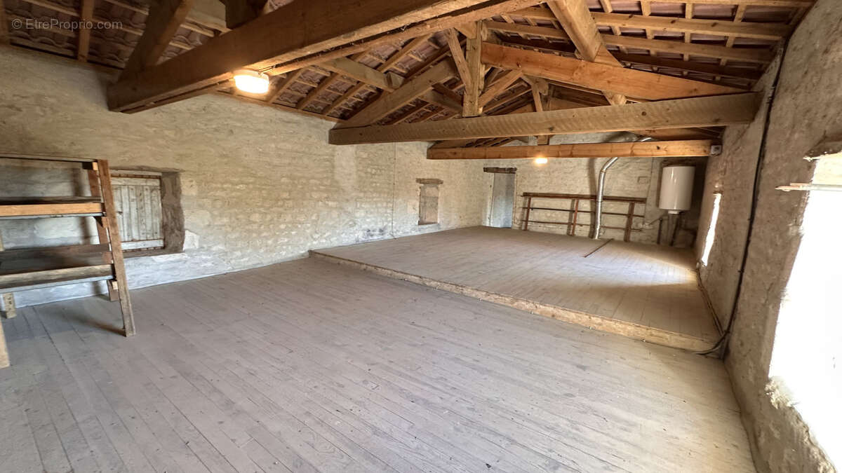 Maison à LA CROIX-COMTESSE