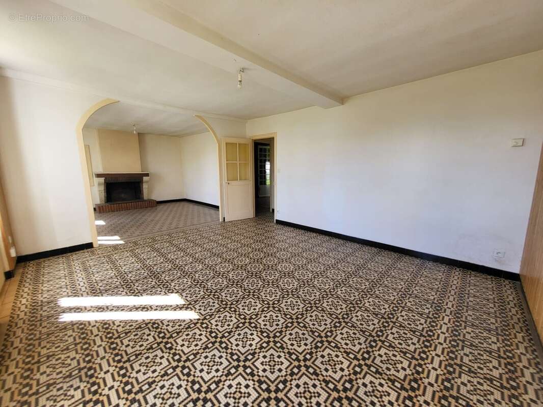 Maison à COURCY-AUX-LOGES