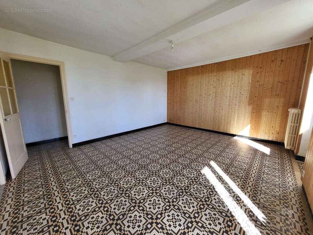 Maison à COURCY-AUX-LOGES