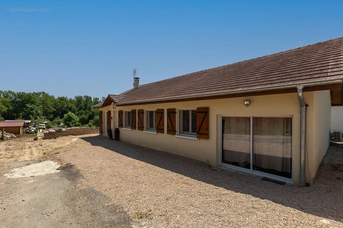 Maison à PORCIEU-AMBLAGNIEU