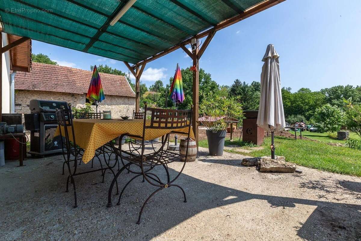 Maison à PORCIEU-AMBLAGNIEU