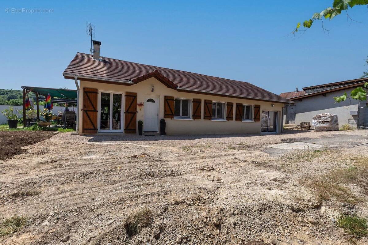 Maison à PORCIEU-AMBLAGNIEU