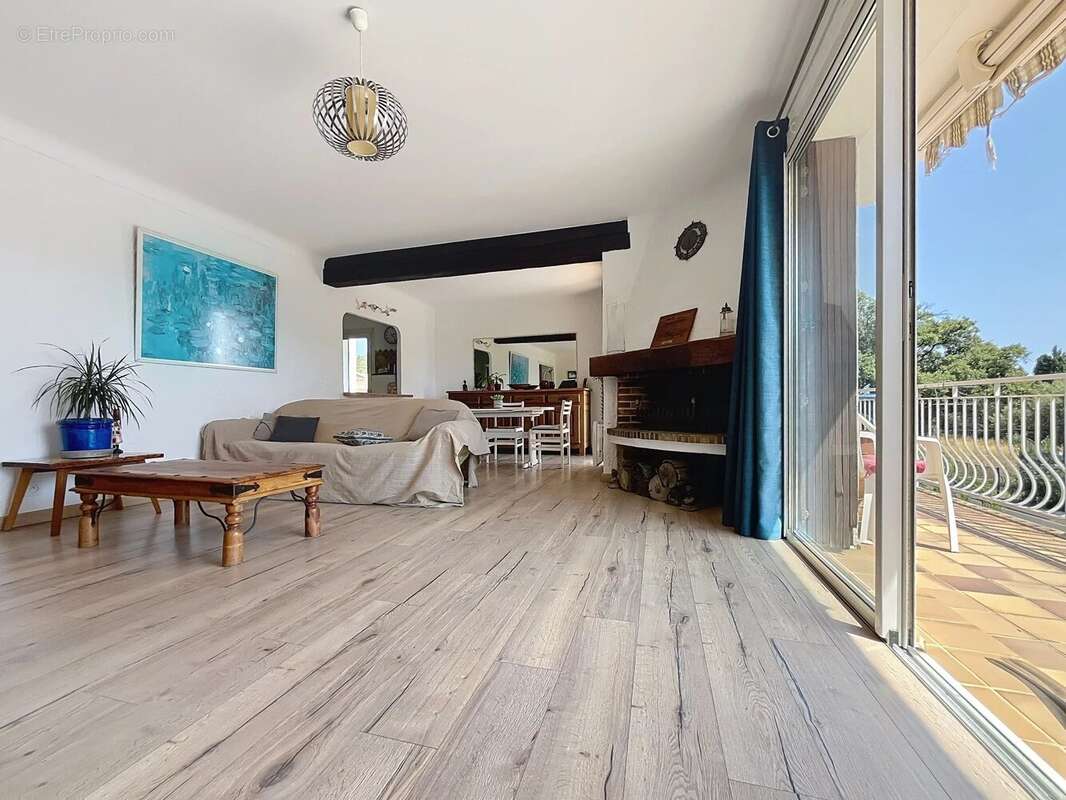 Appartement à BORMES-LES-MIMOSAS