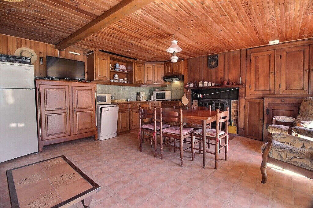 Maison à CHAMPS-SUR-TARENTAINE-MARCHAL