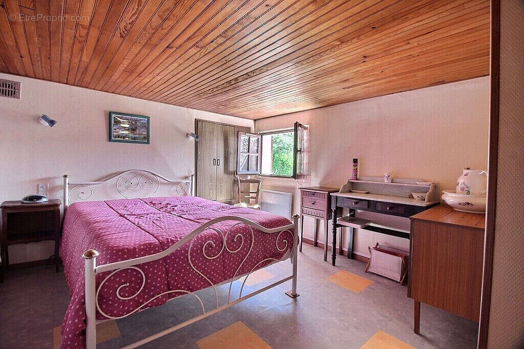 Maison à CHAMPS-SUR-TARENTAINE-MARCHAL