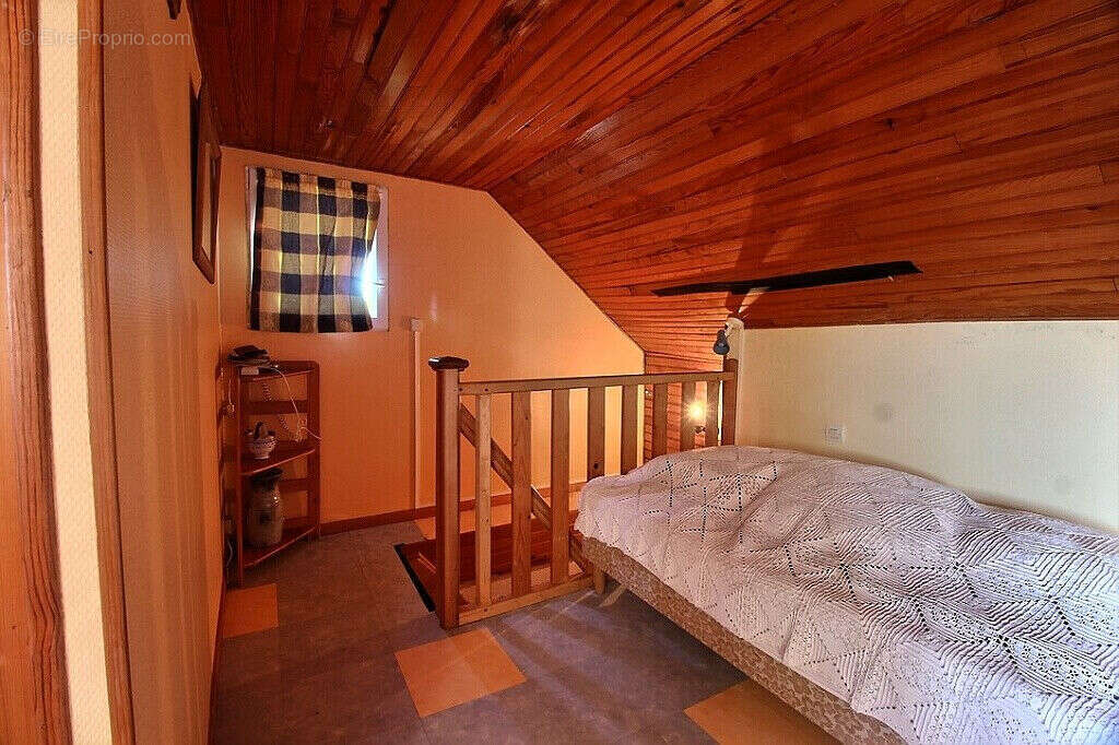 Maison à CHAMPS-SUR-TARENTAINE-MARCHAL