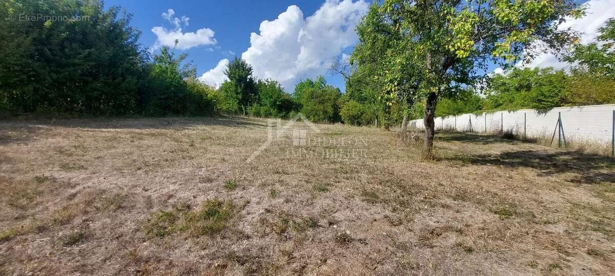 Terrain à JEZAINVILLE