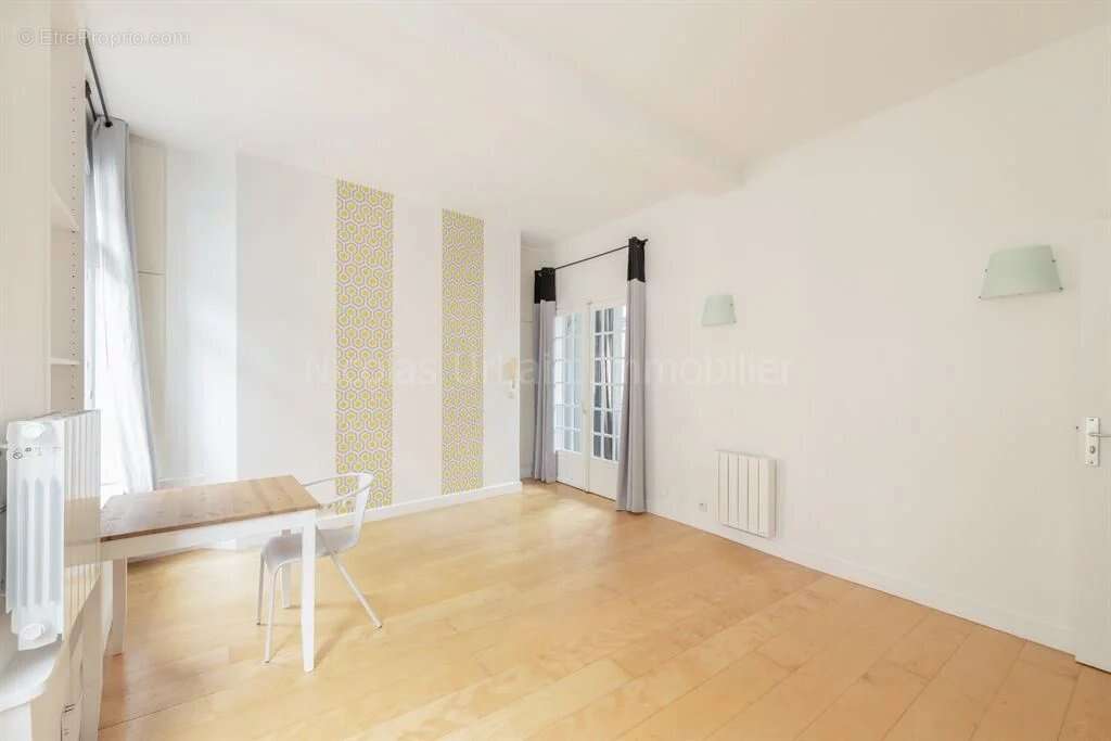 Appartement à PARIS-7E