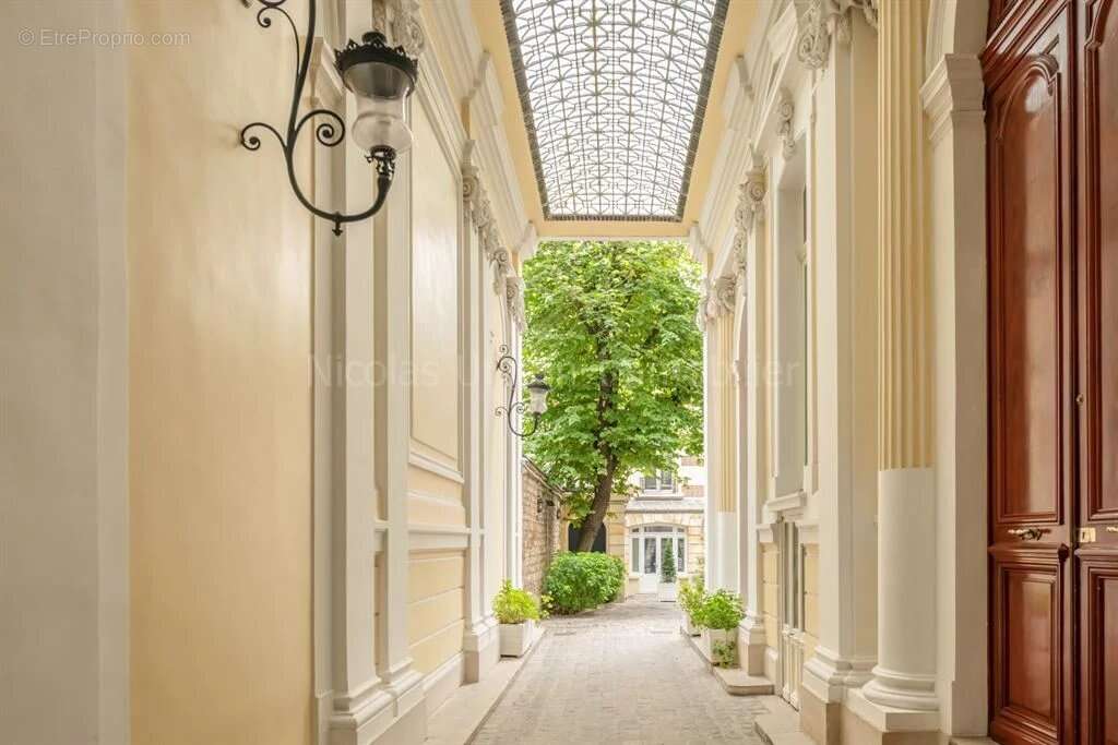 Appartement à PARIS-7E