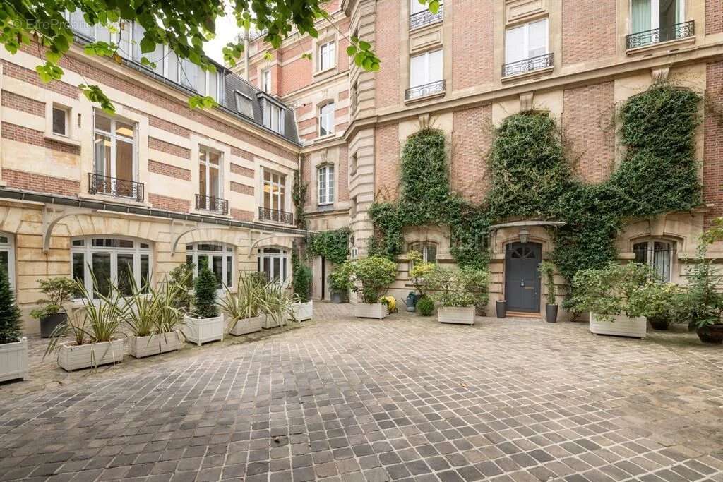 Appartement à PARIS-7E