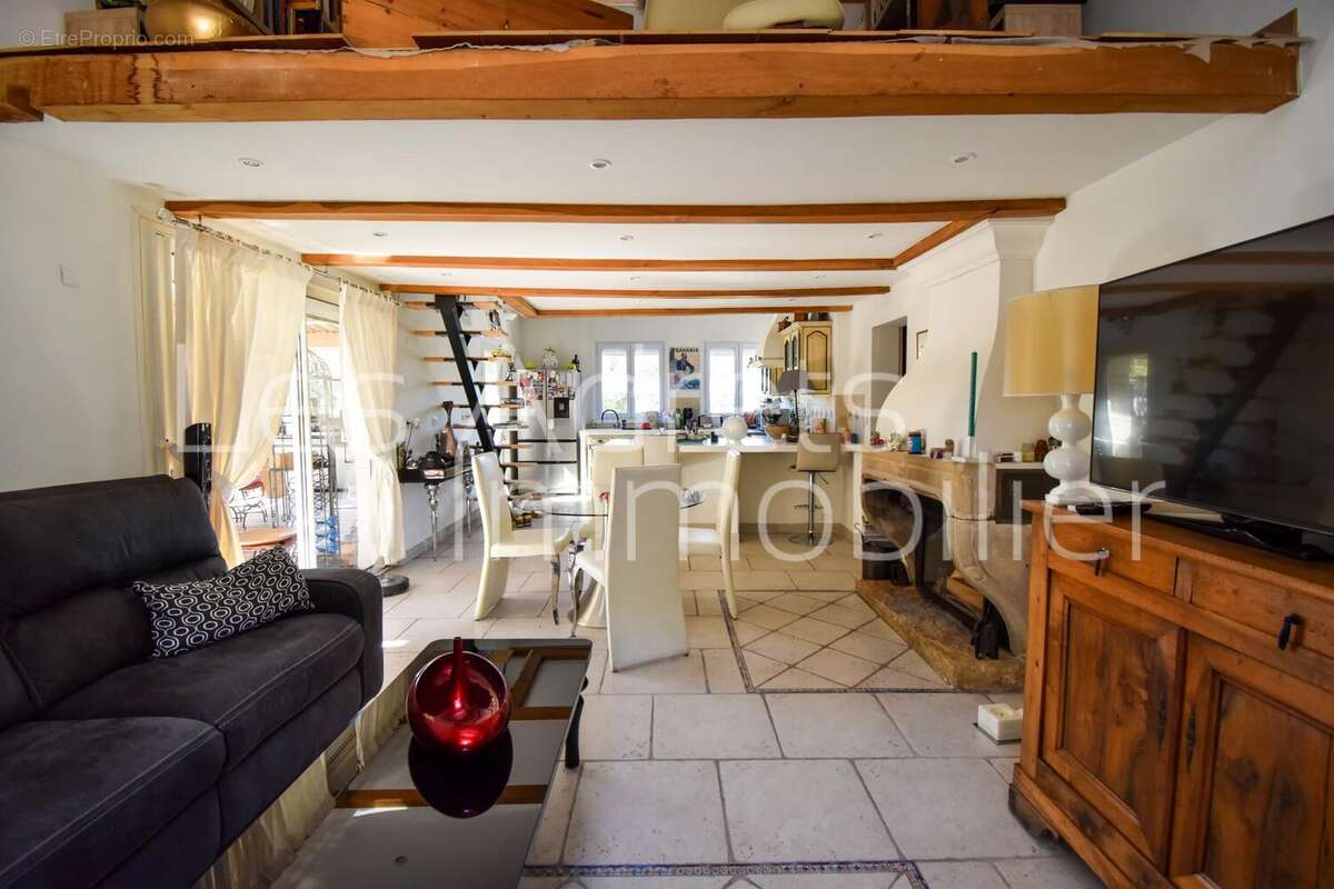 Maison à LES ADRETS-DE-L&#039;ESTEREL